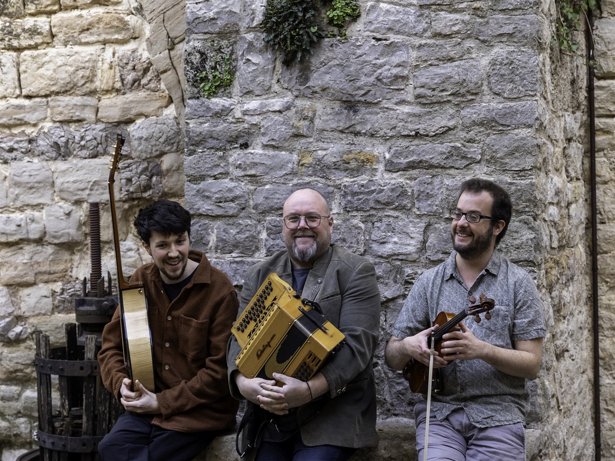 Photo du trio de musique irlandaise Salann